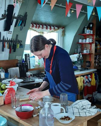 Clare makes mince pies
