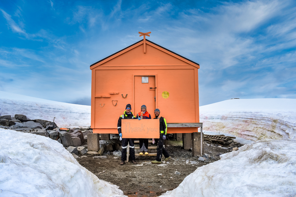 The conservation team at Damoy holding a 'Thank You' sign