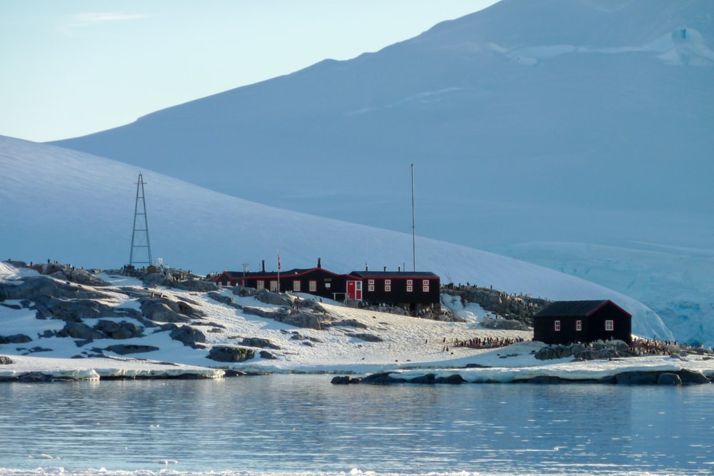 Port Lockroy against backdrop